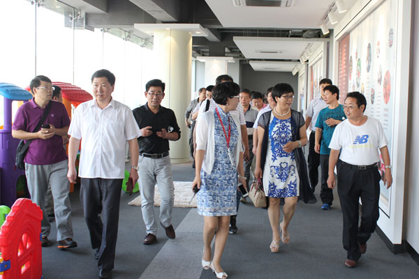 山東省企業(yè)聯(lián)合會(huì)可持續(xù)發(fā)展經(jīng)驗(yàn)交流會(huì)來(lái)聯(lián)橋集團(tuán)觀摩