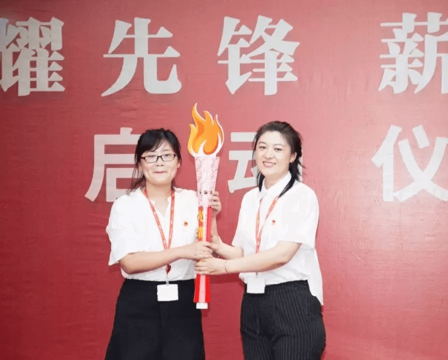 光耀先鋒 薪火接力 傳遞先鋒精神，踐行黨員使命，開拓全新事業(yè)  李蓉—劉曉飛